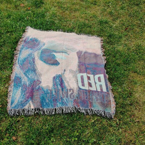 Tapestry Throw Taylor Swift Red Album 50x60 Fringe Blanket Wall Hanging Concert - Picture 4 of 4